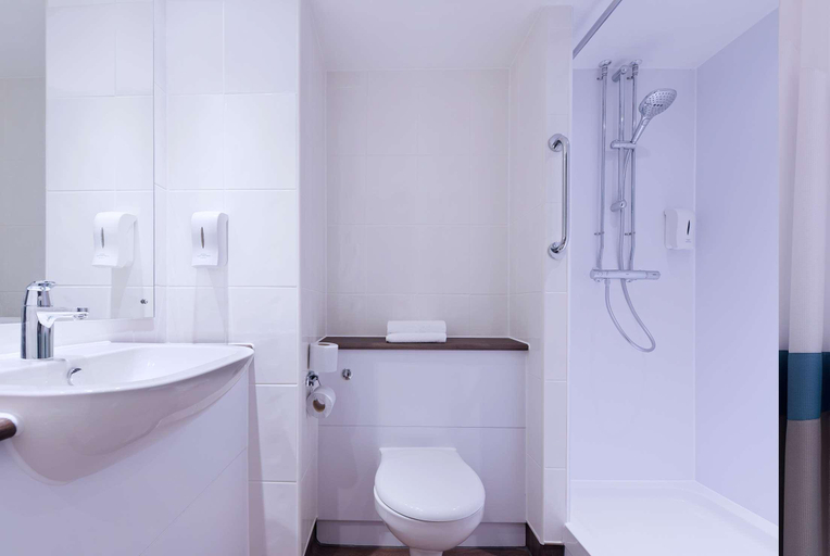 Bathroom 3, Travelodge London Twickenham, London