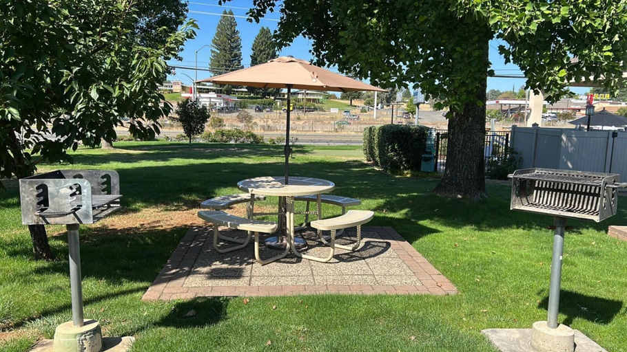 Others 5, Best Western Golden Key, Placer