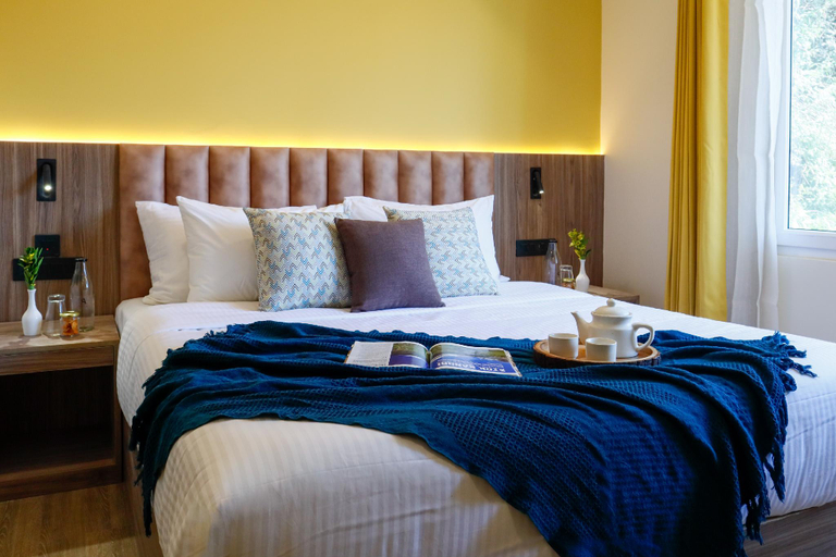 Bedroom 3, Alaya Stays 1 BHK with Balcony & Breathtaking View - Baljees Melville Divine, Shimla