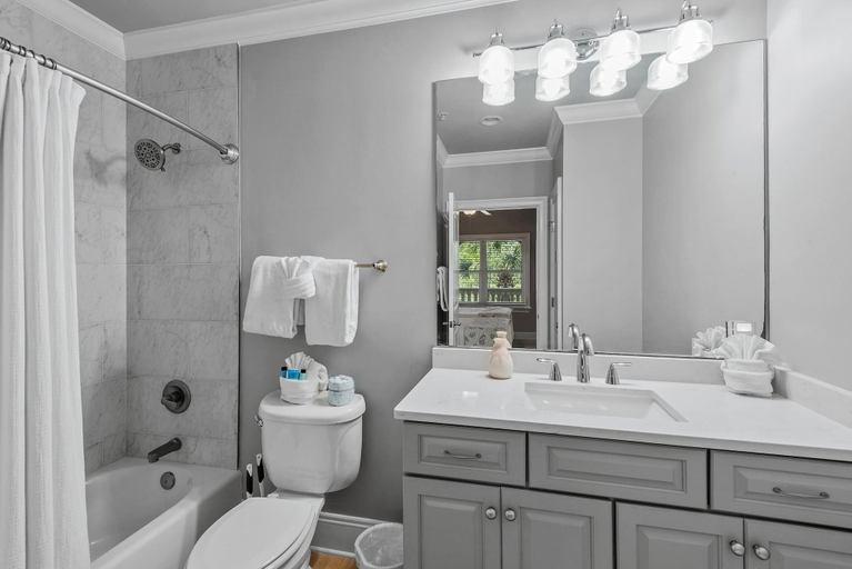 Bathroom, Adagio F205, Walton