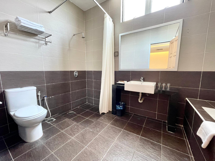 Bathroom 15