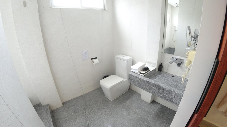Bathroom 5, Bopha Bassac Boutique Hotel, Phnom Penh