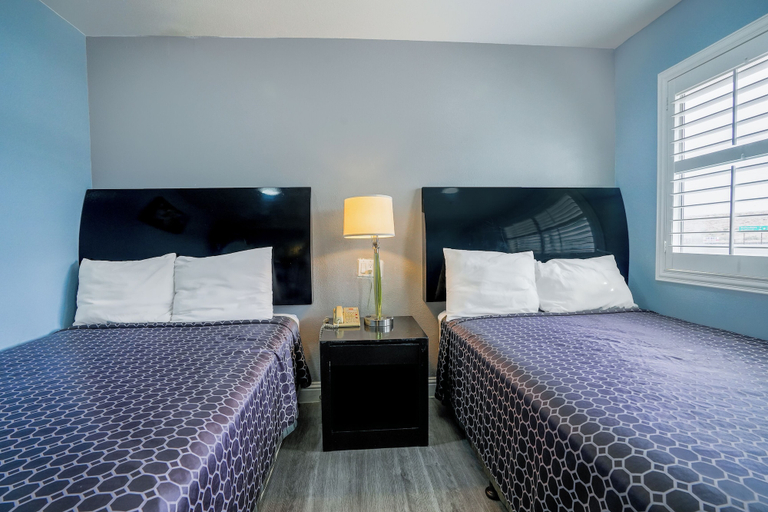 Bedroom 2, Economy Inn Buttonwillow Bakersfield I-5, Kern