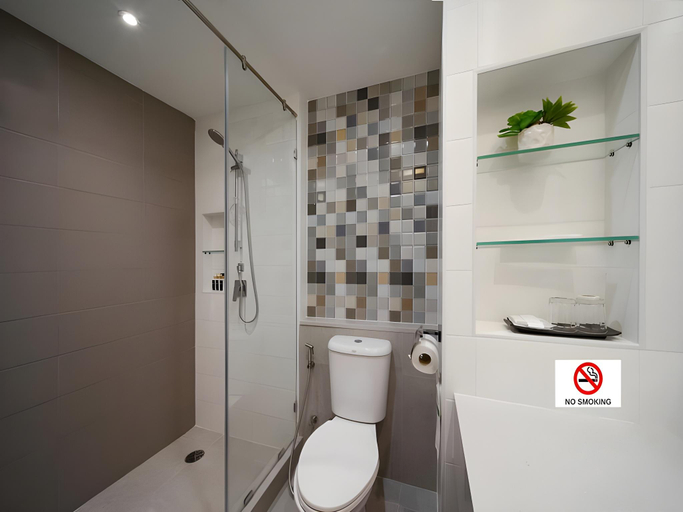 Bathroom 18