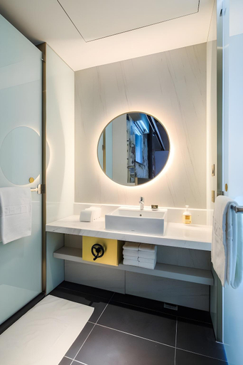 Bathroom 4, Hua Shan Din by Cosmos Creation - Huashan 1914 Creative Park, Taipei City