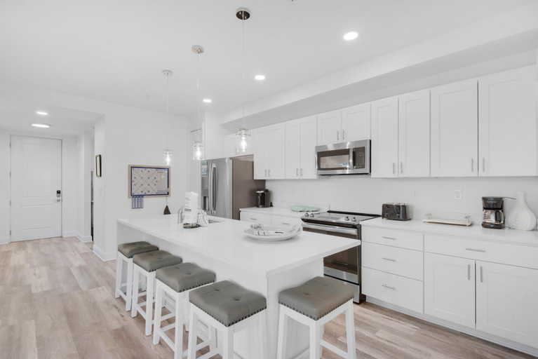 Others 5, Gulf Place Residences 109, Walton