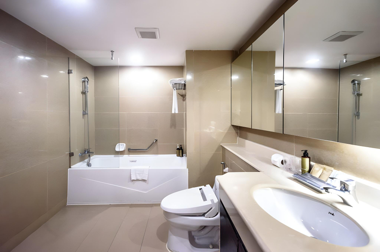 Bathroom 25
