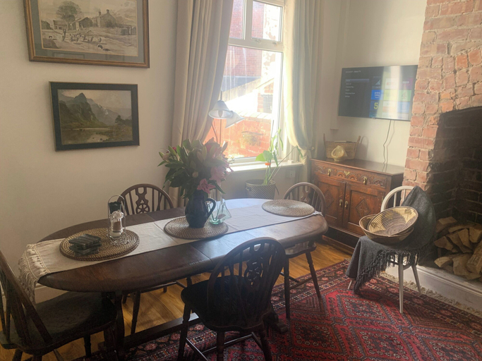 Dining 2, Sleeps 7 Home Blackpool W/free Parking, Bbq, Wifi, Blackpool