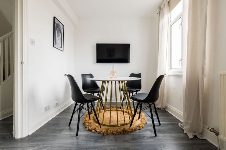 Others 5, Stylish 2 Bedroom Apartment - Shepherd s Bush, London