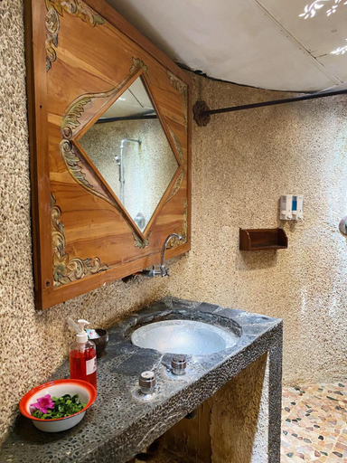 Bathroom 4, Sapulidi Cafe, Gallery & Resort, Bandung