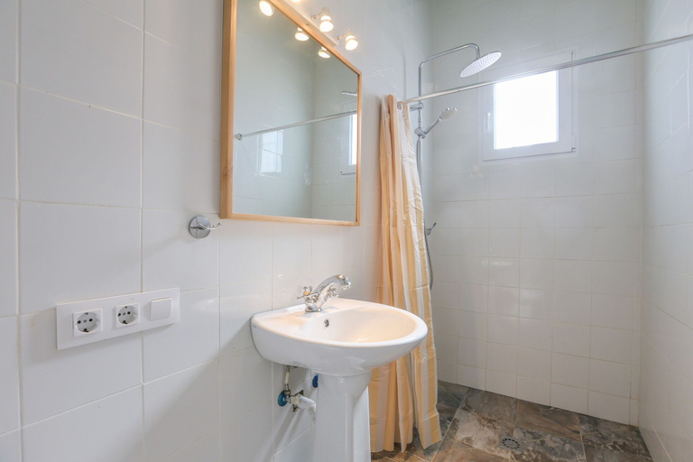 Room 4, Montecristo 2 in Torrepalma, Sevilla