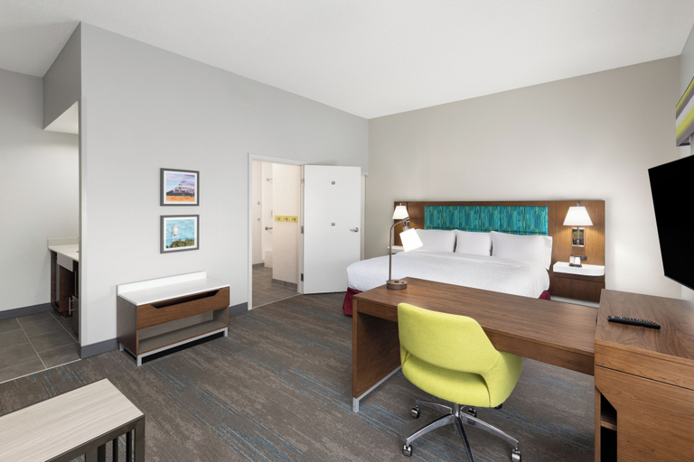 Bedroom 3, Hampton Inn & Suites Dothan, Houston