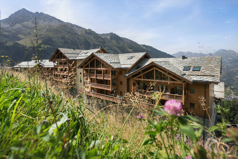 Exterior & Views