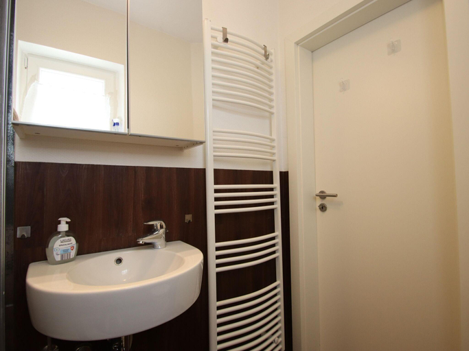 Bathroom 3, Doppelhaushalfte in Dornumersiel, Aurich