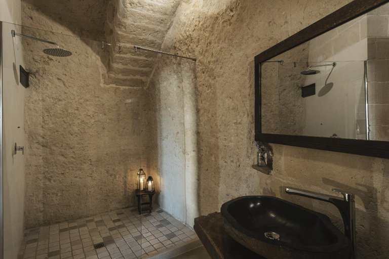 Bathroom 3, Aque cave, Matera