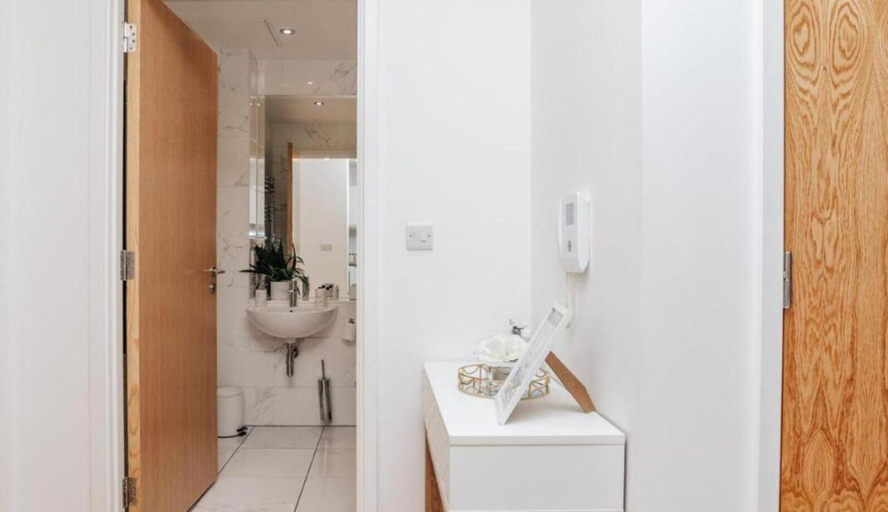 Bathroom 3, Birmingham City Centre - 3 Bed Apartment, Birmingham
