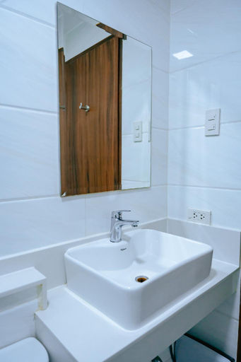 Bathroom 16