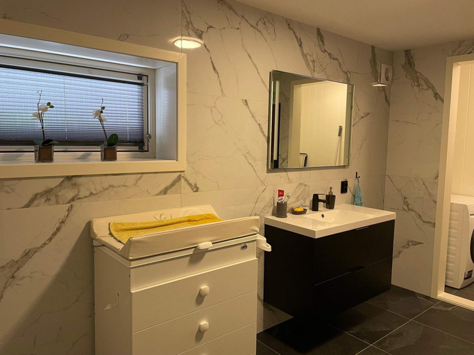 Bathroom 3, person holiday home in BOMLO, Bømlo