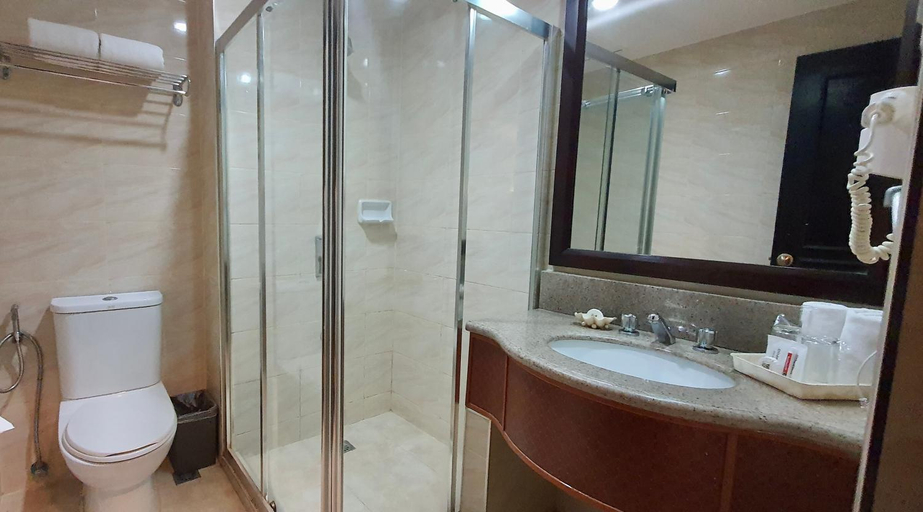 Bathroom 4, Mo2 Westown Hotel Iloilo, Iloilo City