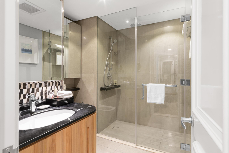 Bathroom 10