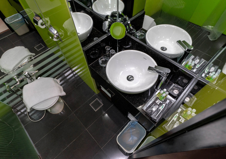 Bathroom 12