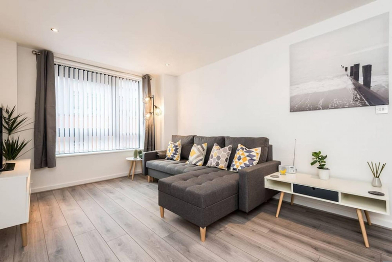 Room 3, Host Apartments Oldham Place, Sefton