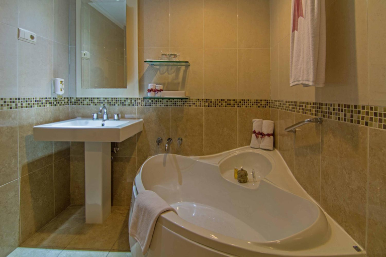 Bathroom 10