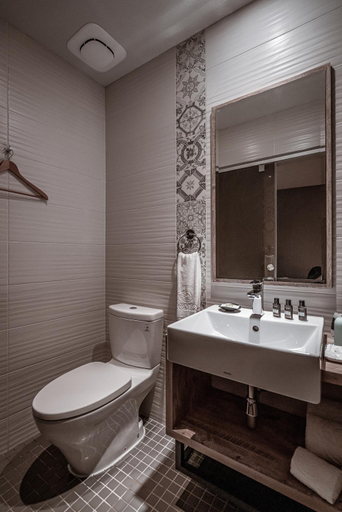 Bathroom 5, Somer Chew Hotel, Tainan