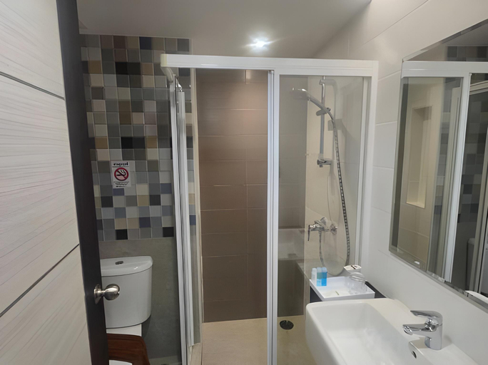 Bathroom 10