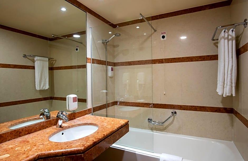 Bathroom 5, Monte Mar Palace Hotel, São Vicente