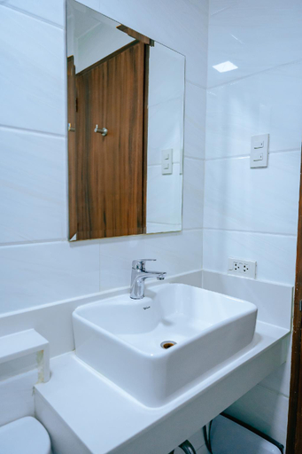 Bathroom 13