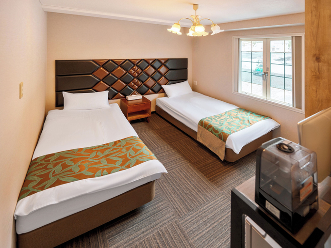 Bedroom 2, Hakuba Sunvalley Hotel, Hakuba