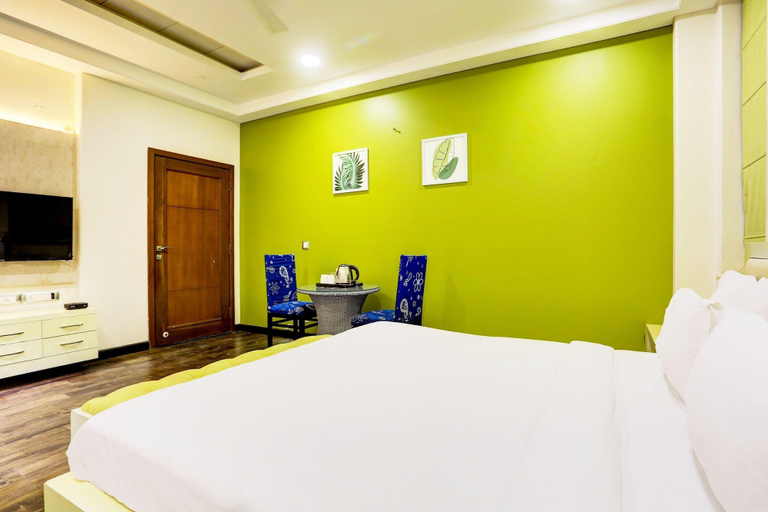 Room 4, Mordern Rooftop Restro and Pool at Udaipur, Udaipur