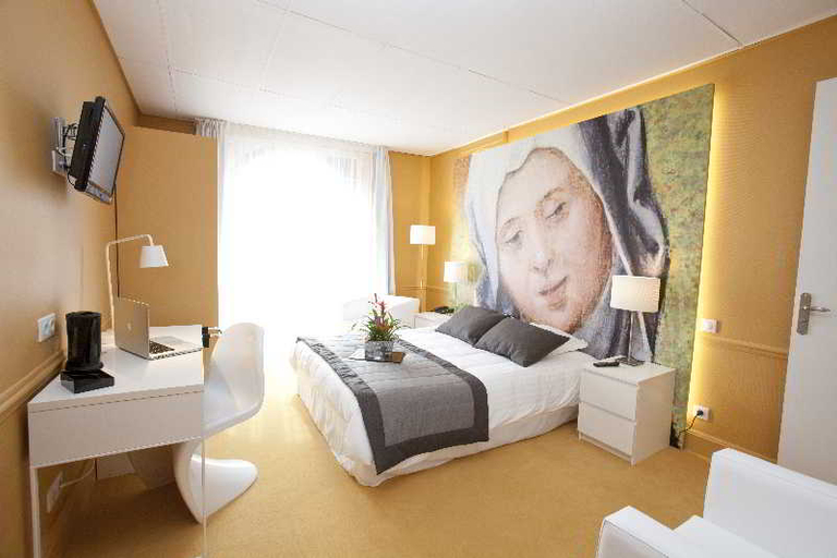 Bedroom 3, Hôtel Cecyl Reims Centre, Marne
