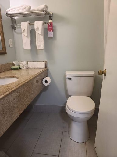 Bathroom 3, Tilton Lodge Inn and Suites, Belknap