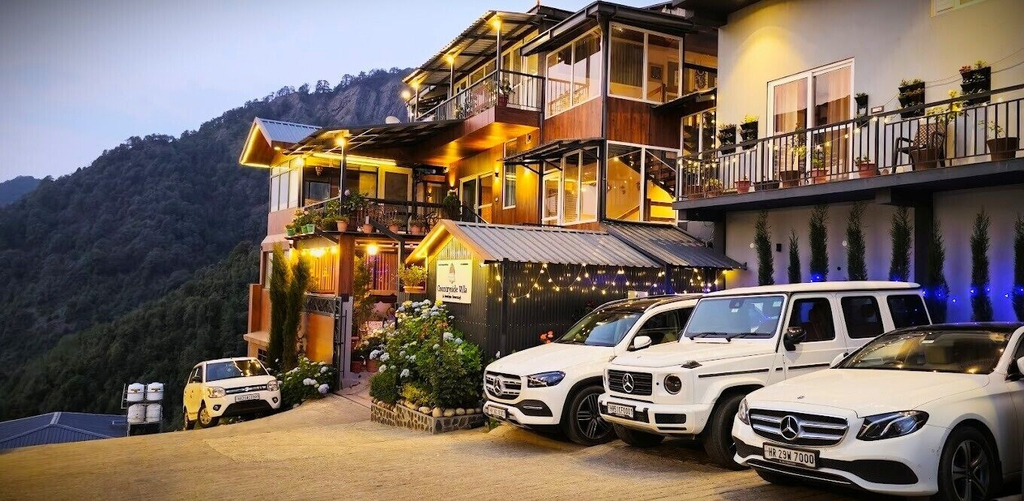 Exterior & Views