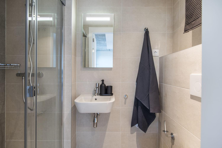 Bathroom 3, aparto Cristobal de Moura Hall of residence - ONLY FOR STUDENTS IN BARCELONA, Barcelona