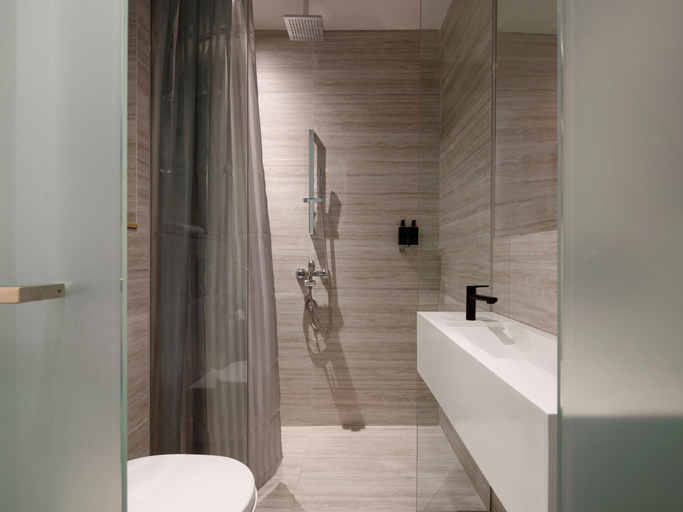 Bathroom 18