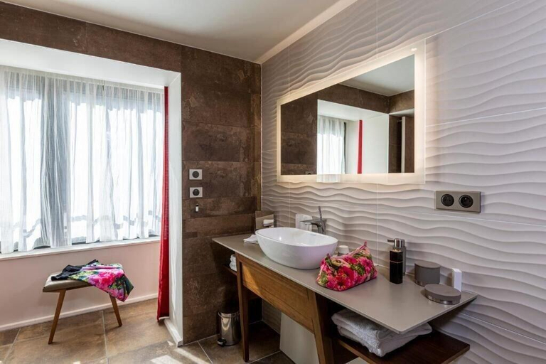 Bathroom 4, Hotel & Restaurant Sodade, Cantal