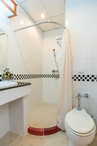 Bathroom 12
