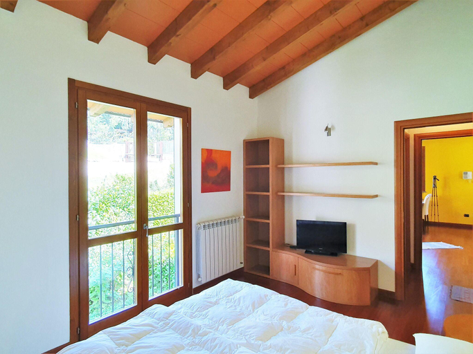 Others 2, Apartment in Bosco with Scenic Terrace, Varese