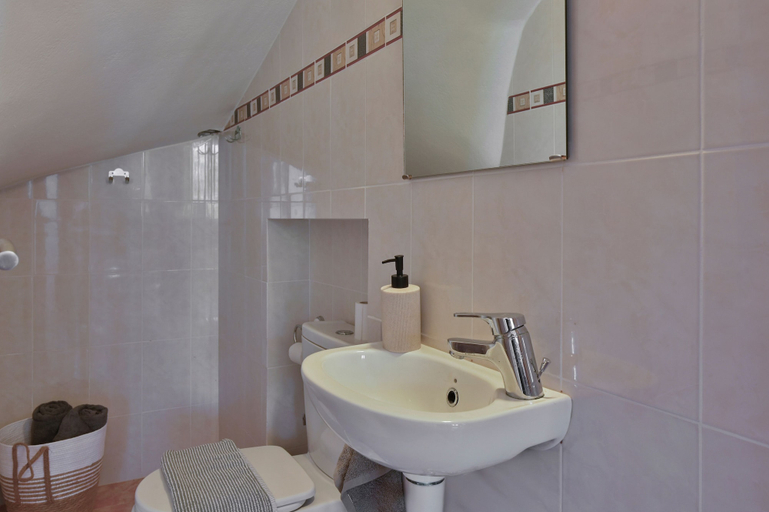 Bathroom 3, Mili Serenity, Crete