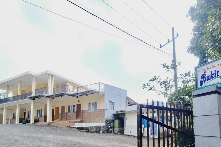 Exterior & Views 1, Villa Bukit Bunga Syariah RedPartner Pacet, Mojokerto