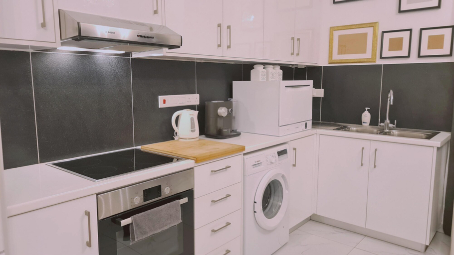 Room 2, 98 LIM - Stay W Apartment