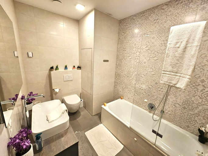 Bathroom 2, Stylish 3 BR with 2 terraces and parking, Luxembourg