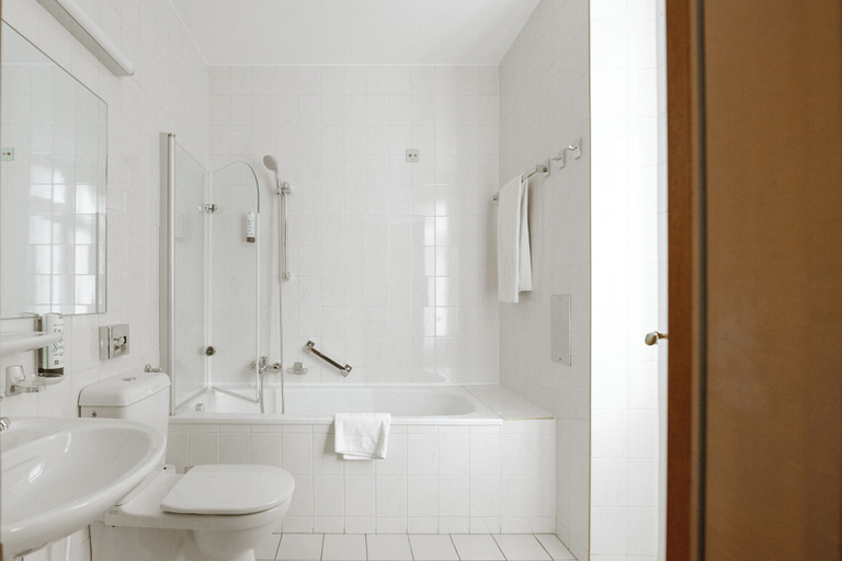Bathroom 4, Hotel City Central, Wien