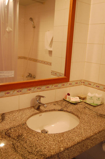Bathroom 5, Royal Lanna Hotel, Muang Chiang Mai