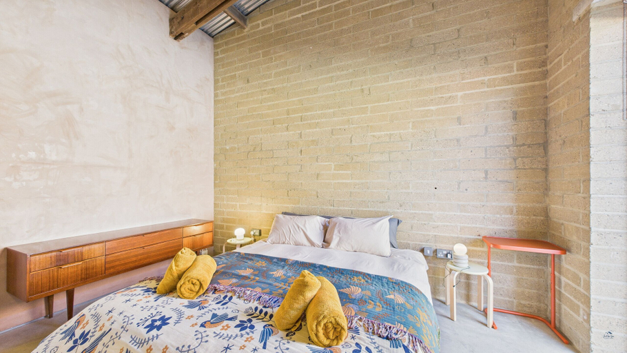 Room 2, South Barns a Spacious Barn Conversion Near Cowes, Isle of Wight