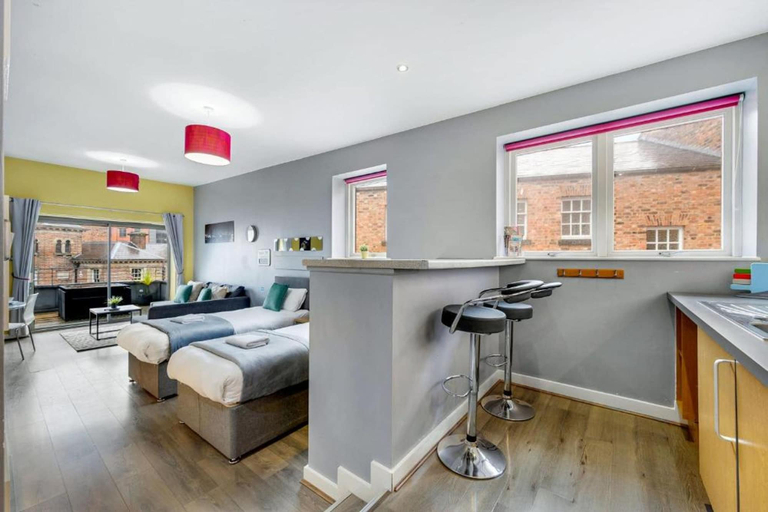 Room 3, Host Stay Campbell Sq Roof Terrace Apt, Sefton