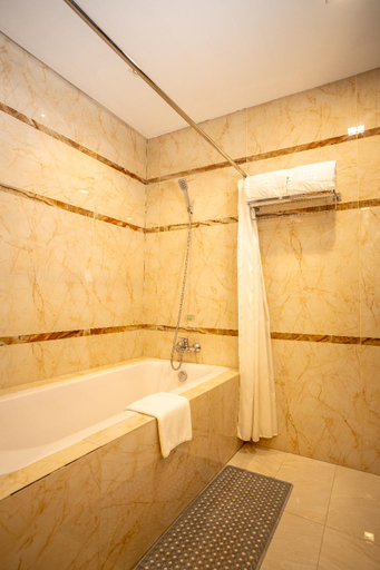 Bathroom 11